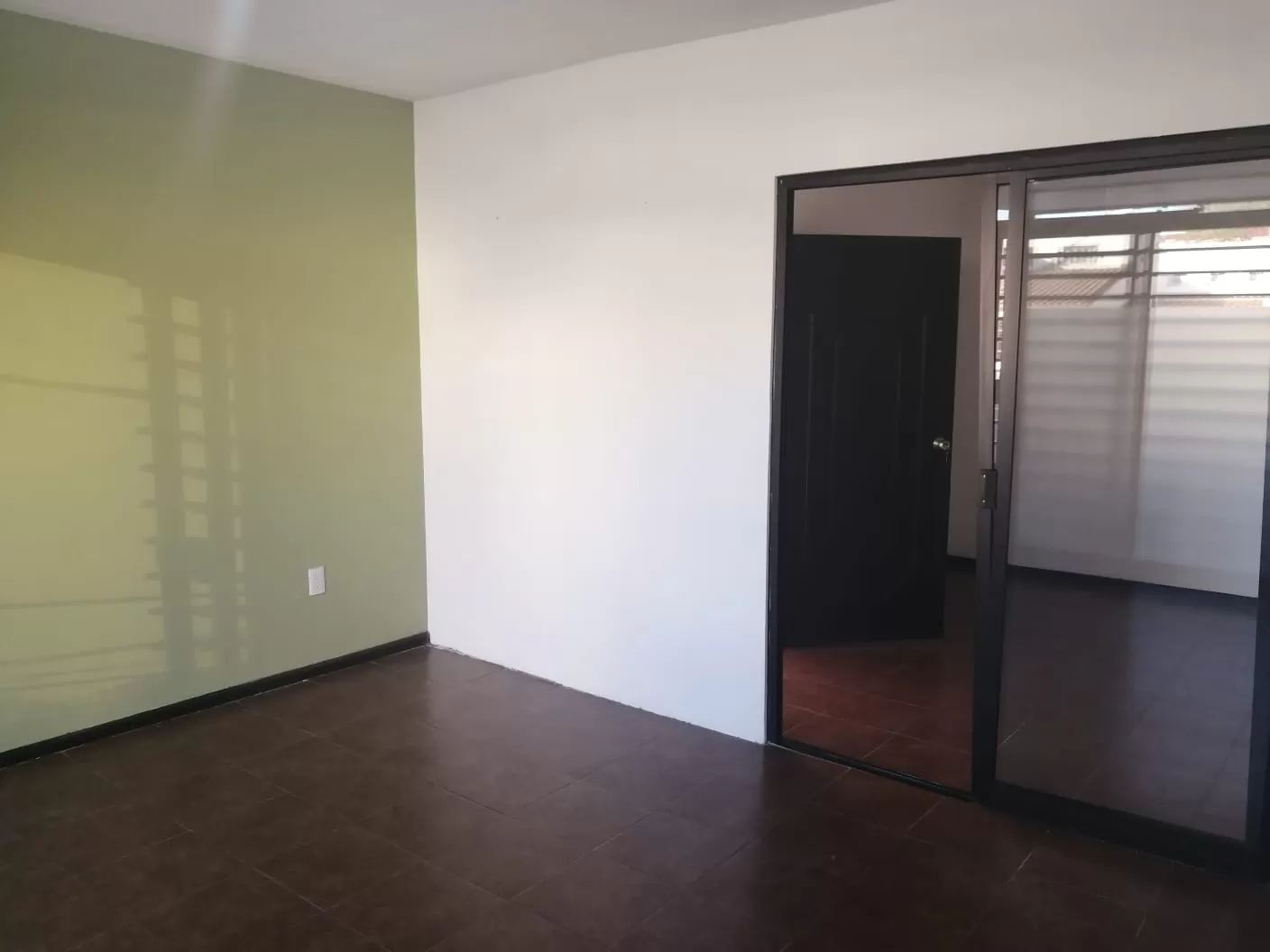 Oficina cómoda y bien ubi